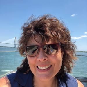 Meet your Posher, Stephanie an